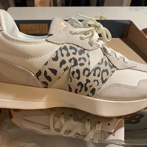 New Balance lifestyle shoes never worn